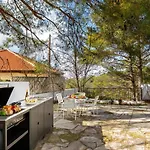 Forty Pine Trees Villa *