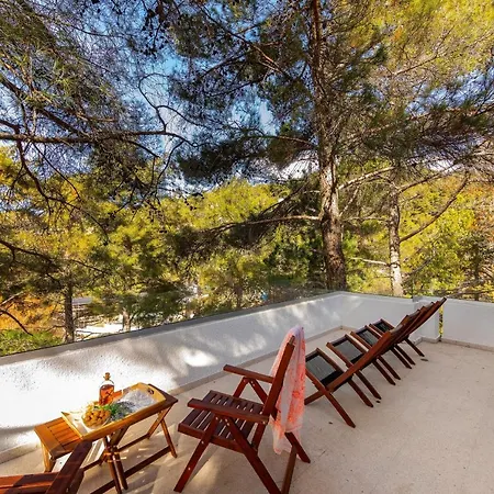 Forty Pine Trees Villa *