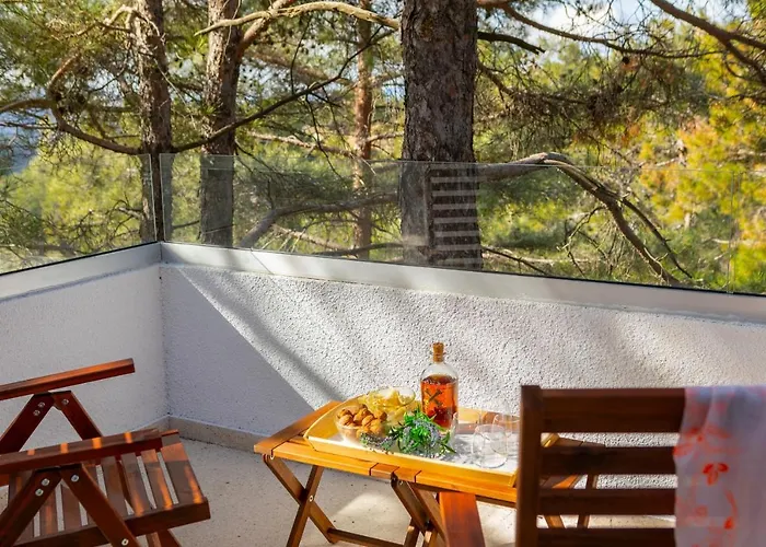 Forty Pine Trees Platres